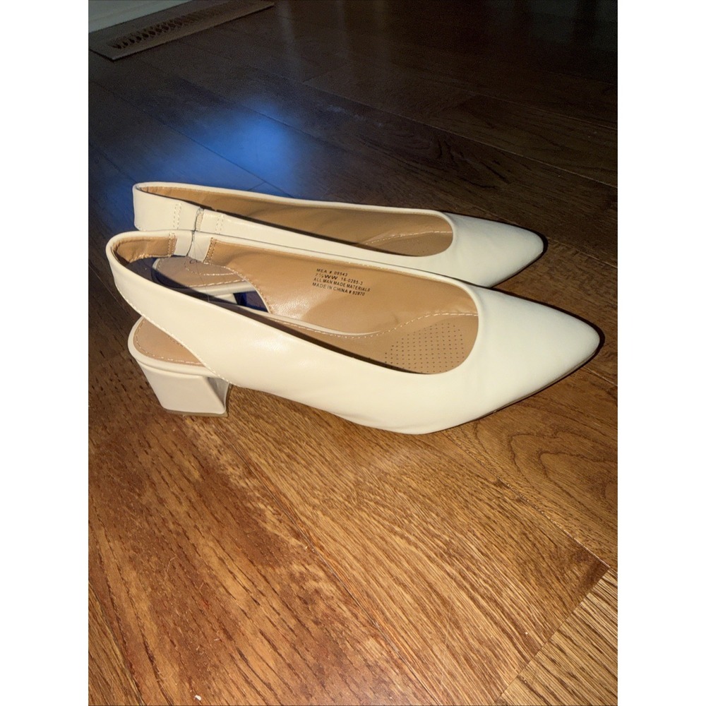 Comfortview The MIA 7.5 WW Extra Wide Width Bone Color Classic Pointed Toe